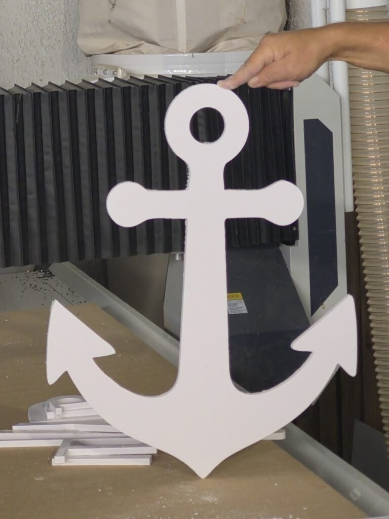 Λευκή διακοσμητική άγκυρα από PVC foam, κομμένη στο CNC